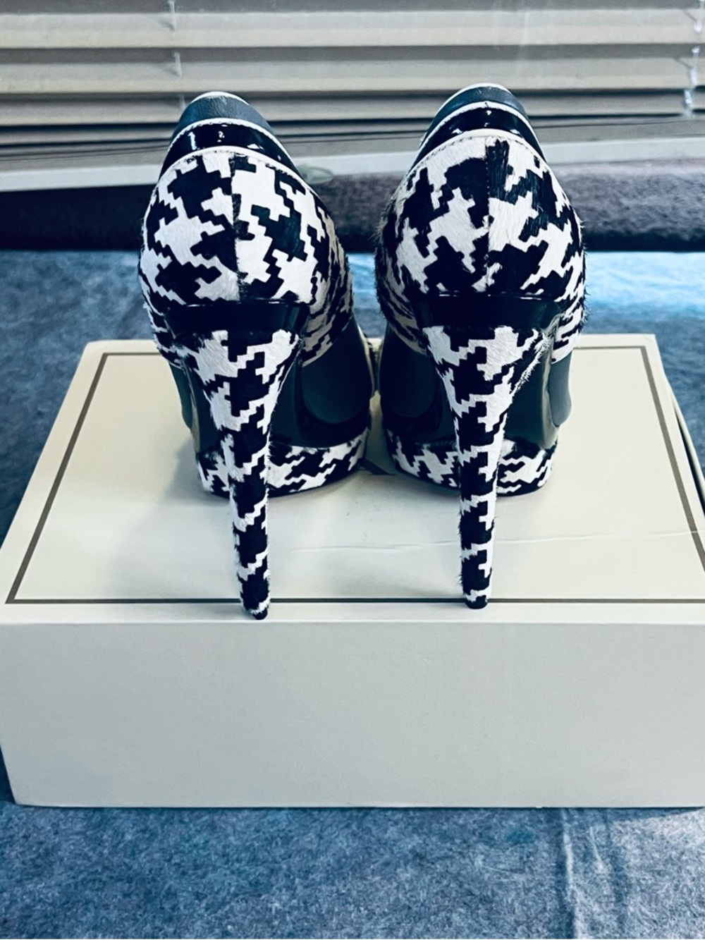 Women's Black and White Houndstooth Platform Pumps - Picture 7 of 12